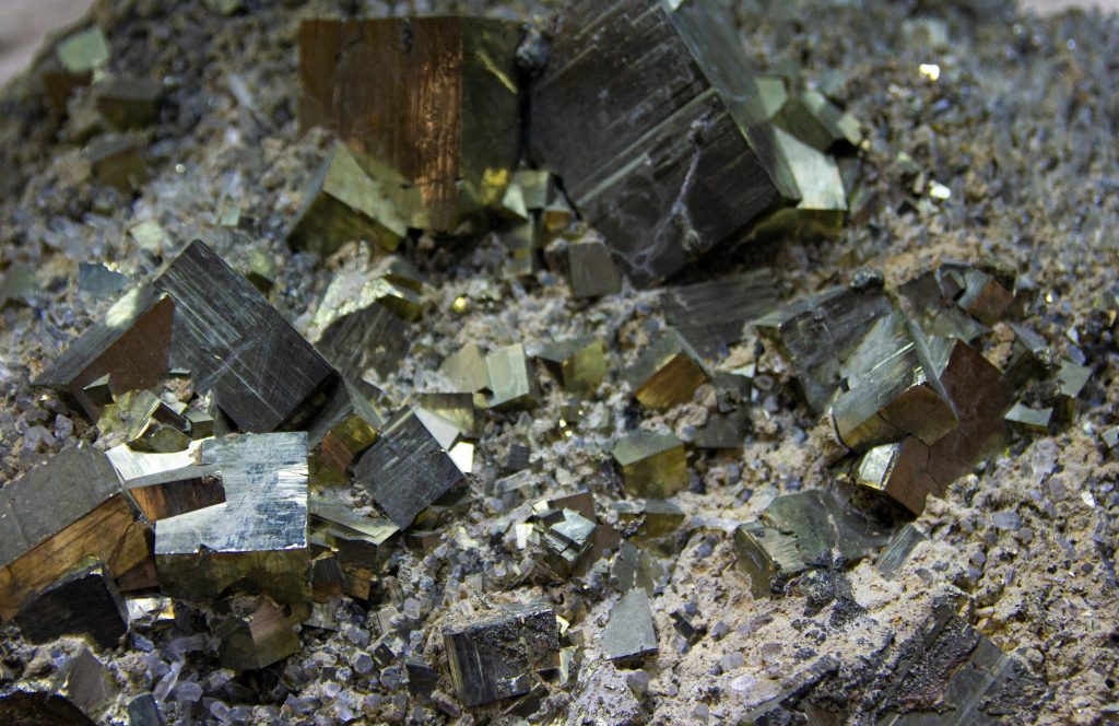 舊手機不只是廢物,更是等待重生的貴金屬。選擇專業的舊手機回收,是對個人與環境的雙重負責。