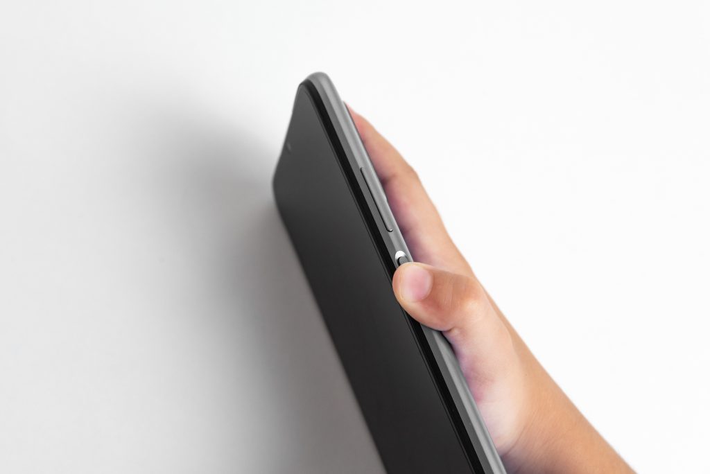 「按鍵壽命測試」不只是按按看會不會亮,而是檢測按鍵的反應靈敏度、回彈力道,以及觸感一致性。