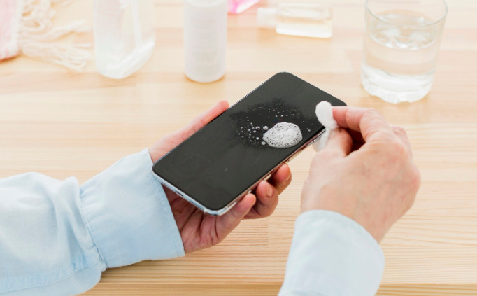 清除手機包膜的完整流程